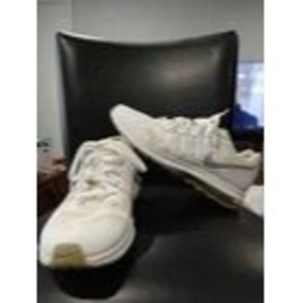 Nike Air Max Dynasty. White/Gray Sneakers. 820268-100. Boys Size 7Y.